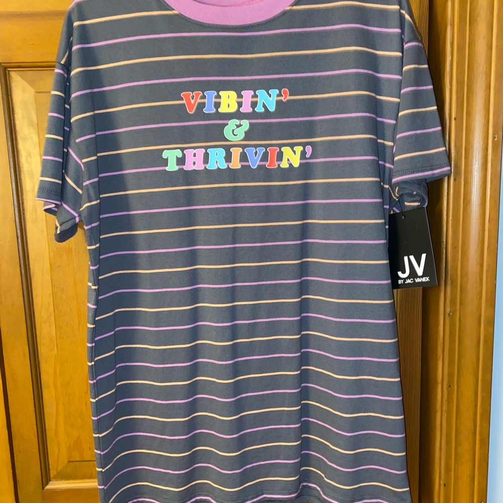 Vibin’ & Thriven’ zumiez t-shirt, Brand New